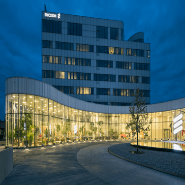 Ericsson unveils latest ultra-lightweight radio antenna-integrated radio