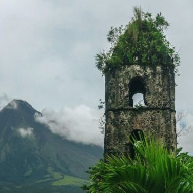 PLDT to offload 6,000 towers to cut debt