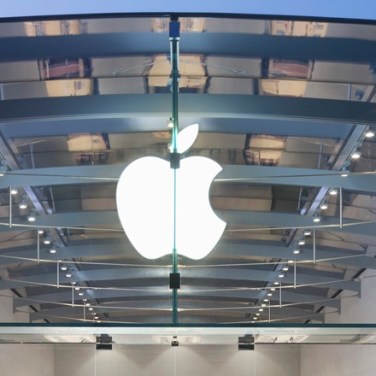 Apple sues Qualcomm for $1bn