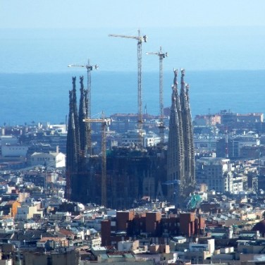 Book now for MWC 2019: Barcelona seeks limits on tourists