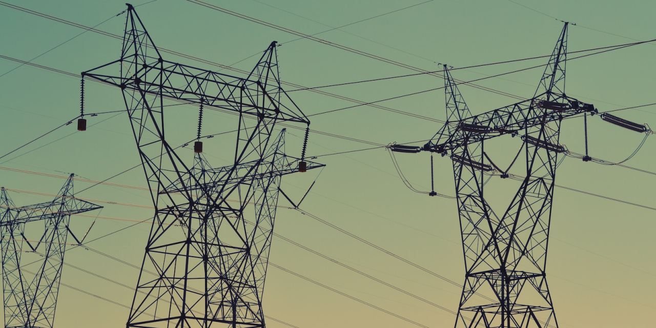 Three UK outage affects thousands 