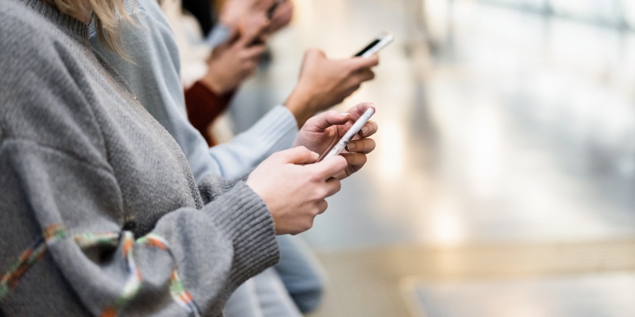 Hybrid workers call on employers to increase investment in connectivity