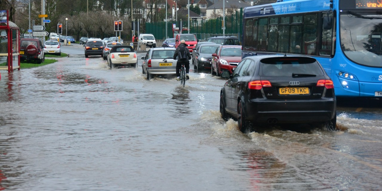 UK govt funds smart network for extreme weather prediction 