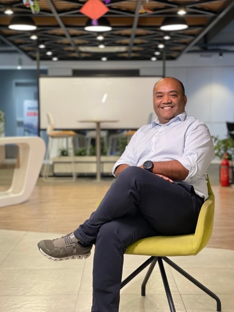 Tech innovator Dotlines launches in the UK to disrupt telecoms industry